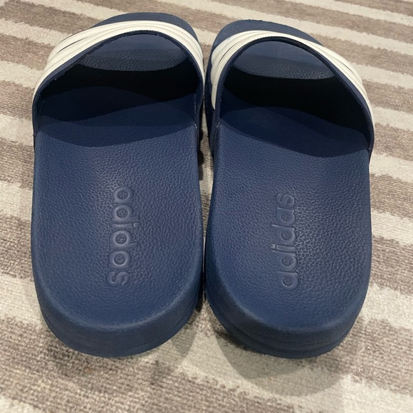 Adidas Kids Adilette Shower Slides Sandals Boys Size 1 Nayy Blue - Picture 3 of 5